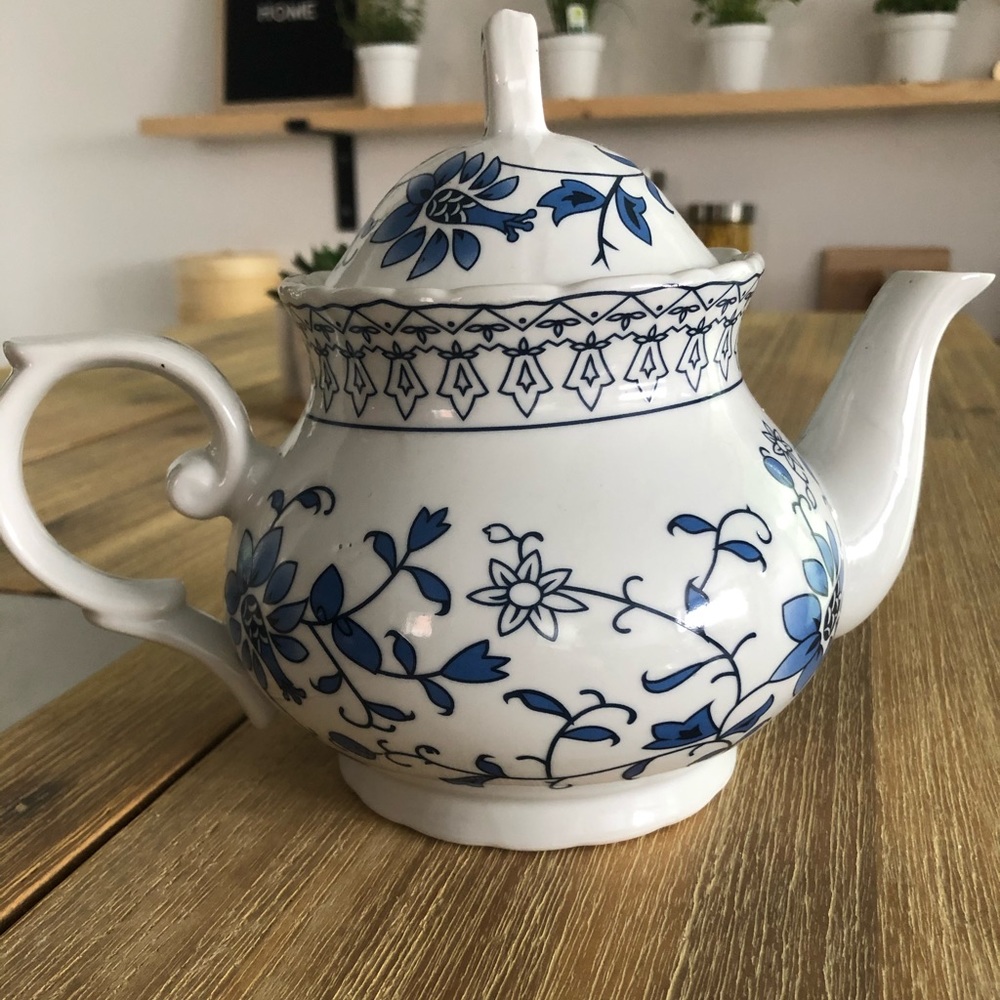Vintage tea pot !